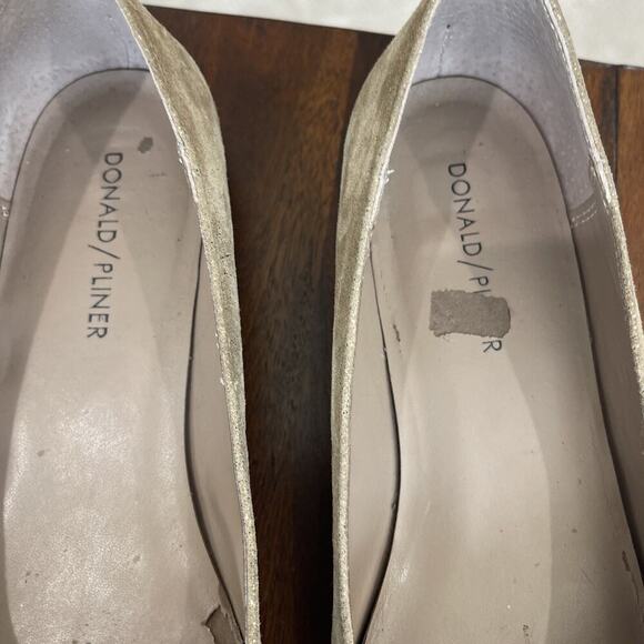 Donald J. Pliner Shimmering Gold Pointed Flats - Picture 6 of 12